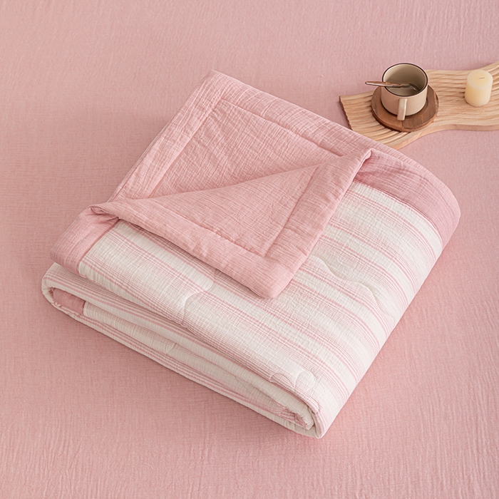 91家纺网 家纺一手货源 找家纺 吾诺 2025 全棉色织泡泡棉双层纱夏被大豆夏被全棉夏被四件套被子被芯 浅粉条