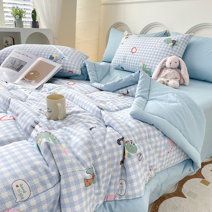 91家纺网 家纺一手货源 找家纺 宜家坊 2025新款全棉夏被碎花卡通小清新简约纯棉夏凉被夏被四件套三件套 小恐龙