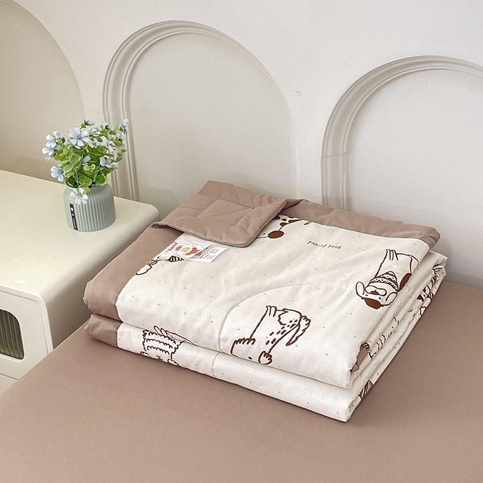 91家纺网 家纺一手货源 找家纺 宜家坊 2025新款全棉夏被碎花卡通小清新简约纯棉夏凉被夏被四件套三件套 休闲狗