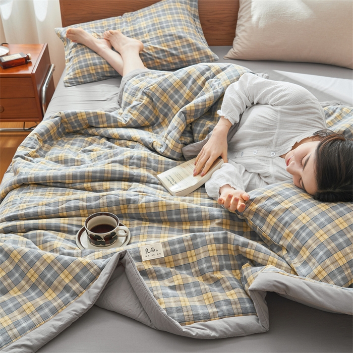 91家纺网 家纺一手货源 找家纺 2025新款A类纯棉水洗棉色织棉花夏被四件套全棉空调被夏凉被 马丁-灰