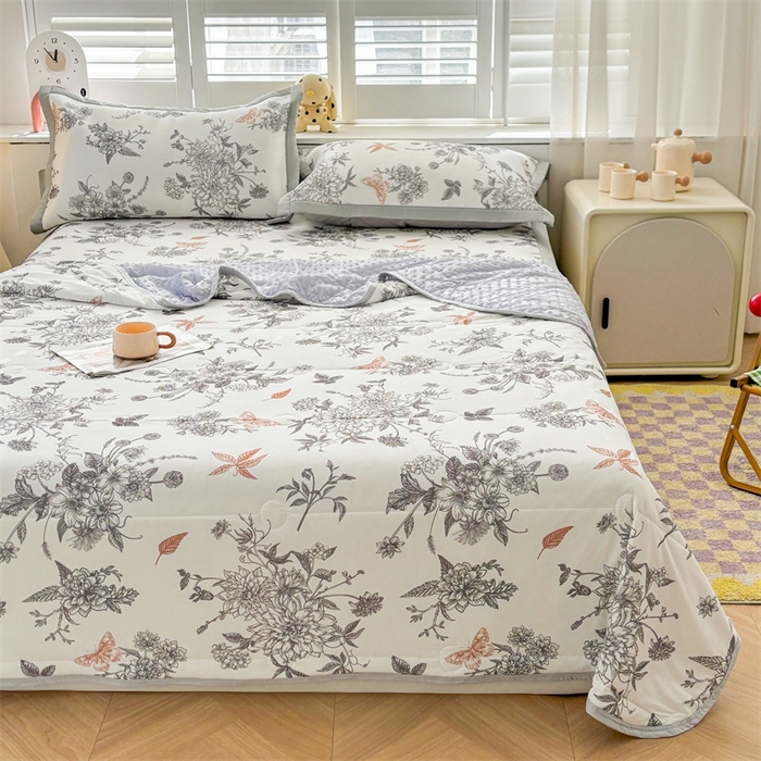 91家纺网 家纺一手货源 找家纺 雯豆2025夏季新品冰丝碳光凉席+凉感丝印花夏被四件套卡通小清新绑带席子四件套 冰丝夏被四件套-笔墨书香