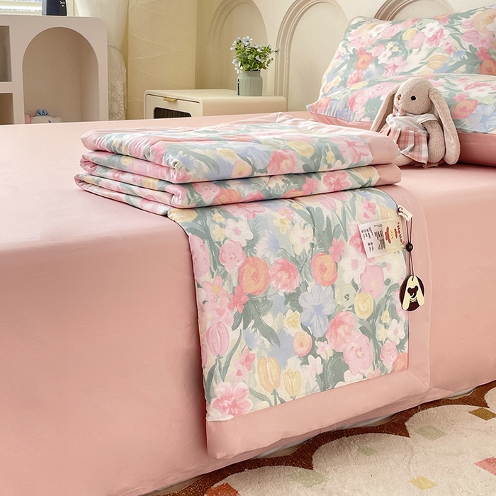 91家纺网 家纺一手货源 找家纺 宜家坊 2025新款全棉夏被碎花卡通小清新简约纯棉夏凉被夏被四件套三件套 郁金花开