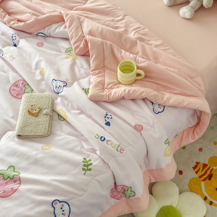 91家纺网 家纺一手货源 找家纺 梦舒羽2025新款小清新系列水洗棉夏被 草莓日记