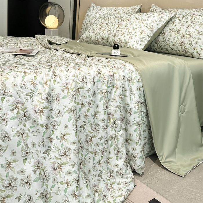 91家纺网 家纺一手货源 找家纺 笙意家纺  2025新款水洗真丝数码印花暗盒款夏被 咖叶纷飞