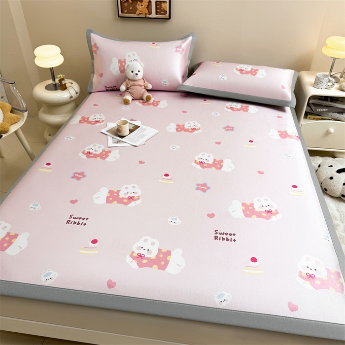 91家纺网 家纺一手货源 找家纺 雯豆2025夏季新品冰藤印花凉席三件套平铺绑带款冰丝凉席三件套 冰藤席-绑带款-甜蜜小兔