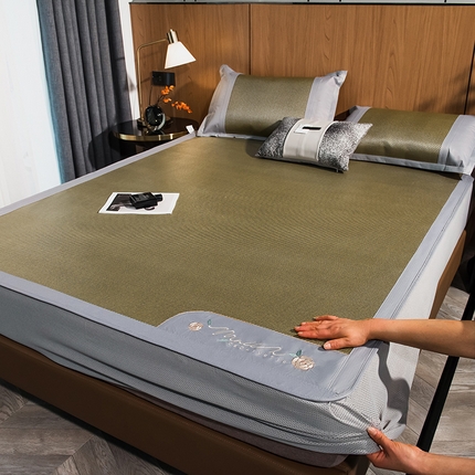 91家纺网 家纺一手货源 找家纺 （总）摩妮卡 2025新款刺绣双面冰藤席床笠款三件套