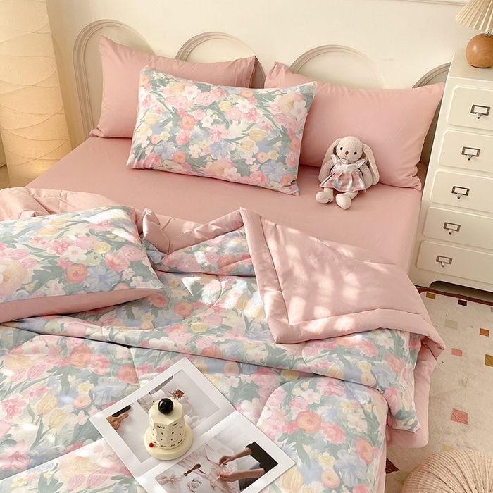 91家纺网 家纺一手货源 找家纺 宜家坊 2025新款全棉夏被碎花卡通小清新简约纯棉夏凉被夏被四件套三件套 郁金花开