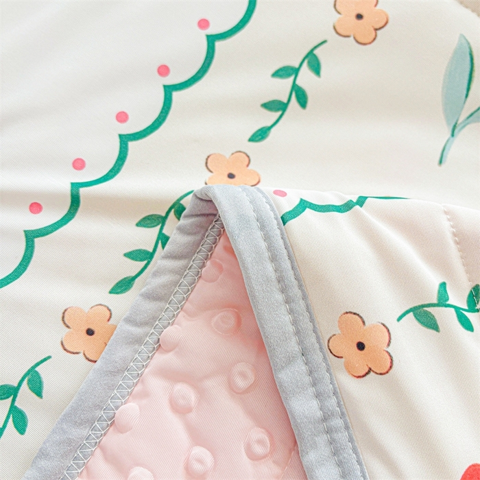 91家纺网 家纺一手货源 找家纺 雯豆2025夏季新品冰丝碳光凉席+凉感丝印花夏被四件套卡通小清新绑带席子四件套 冰丝夏被四件套-浪漫花丛