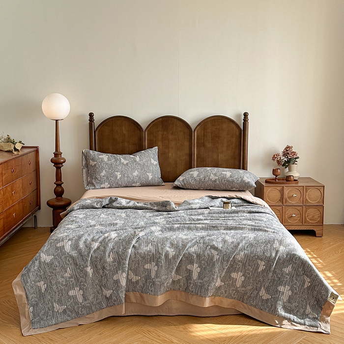 91家纺网 家纺一手货源 找家纺 吾诺 2025 全棉色织提花三层纱大豆夏被全棉夏被子被芯空调被夏凉被 蝶舞-灰