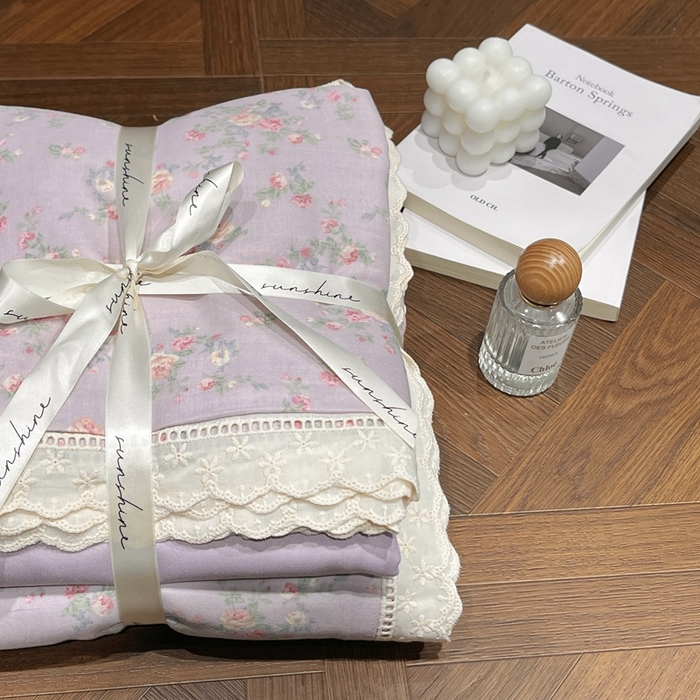 91家纺网 家纺一手货源 找家纺 荣轩家居 2025新款全棉双层纱镂空花边工艺款四件套紫雾梨