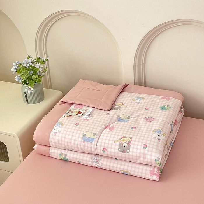 91家纺网 家纺一手货源 找家纺 宜家坊 2025新款全棉夏被碎花卡通小清新简约纯棉夏凉被夏被四件套三件套 小不点们