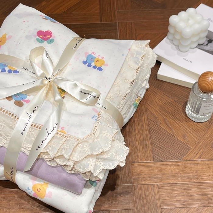 91家纺网 家纺一手货源 找家纺 荣轩家居 2025新款全棉双层纱镂空花边工艺款四件套心动手稿