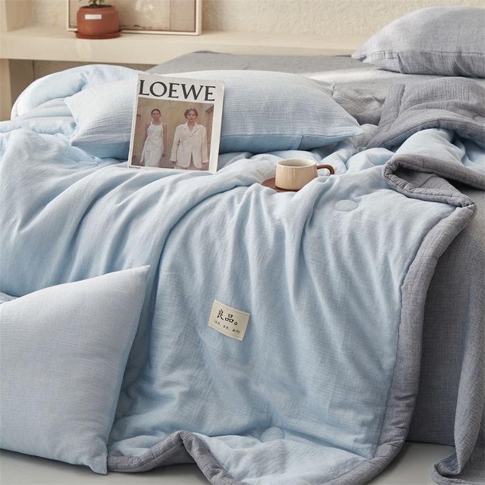 91家纺网 家纺一手货源 找家纺 金鹰2025新款A类纯棉皱皱纱大豆夏被四件套全棉夏凉被空调被 皱皱纱-天蓝