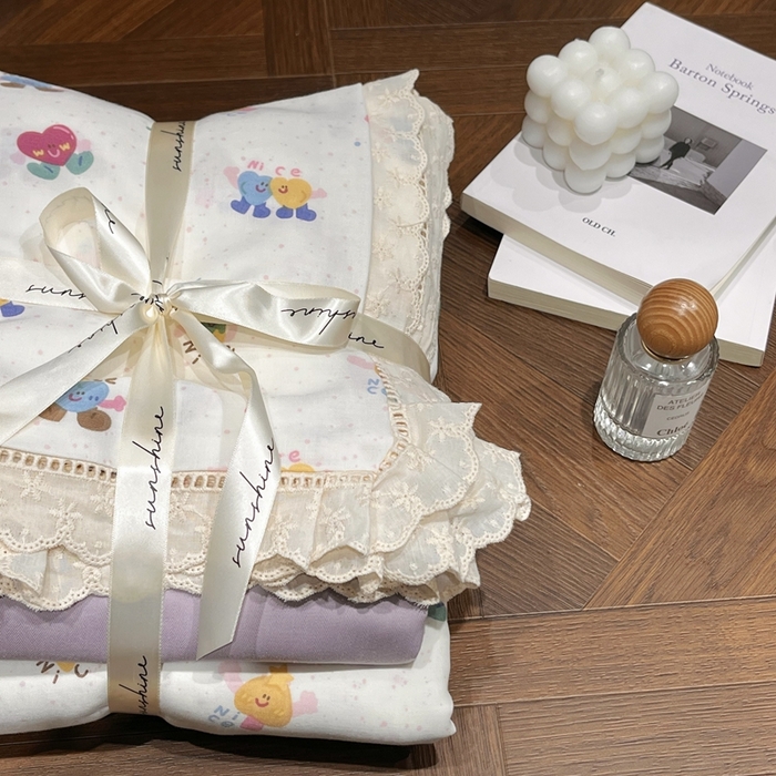 91家纺网 家纺一手货源 找家纺 荣轩家居 2025新款全棉双层纱镂空花边工艺款四件套心动手稿