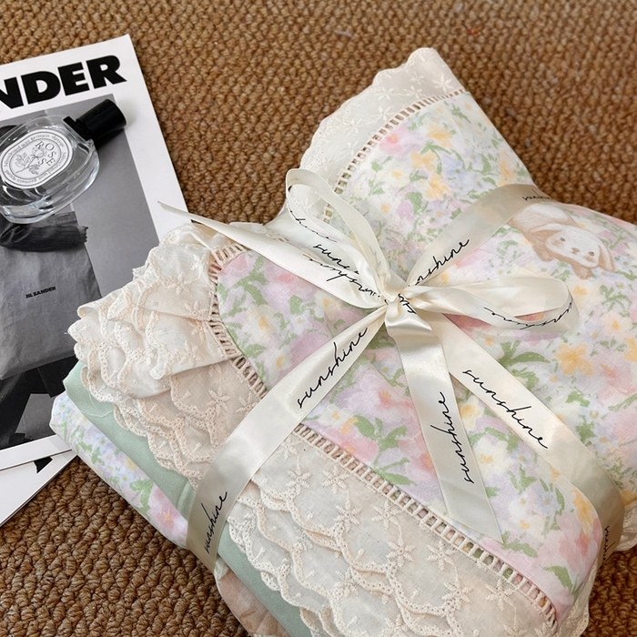 91家纺网 家纺一手货源 找家纺 荣轩家居 2025新款全棉双层纱镂空花边工艺款四件套原野斯嘉丽