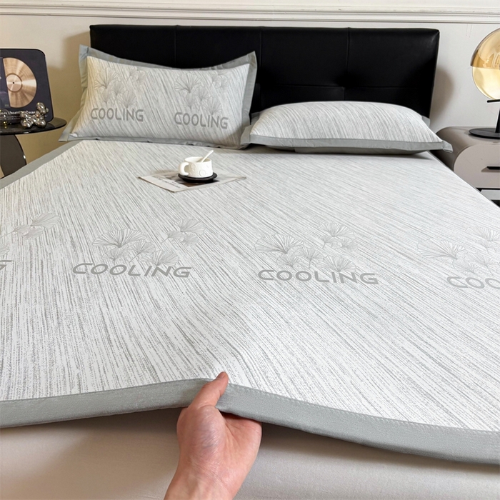 91家纺网 家纺一手货源 找家纺 （总）雯豆2025中分子PE凉感冰丝凉席三件套平铺绑带款席子