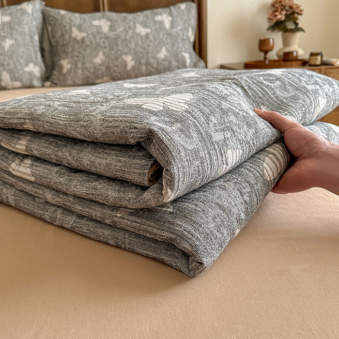 91家纺网 家纺一手货源 找家纺 吾诺 2025 全棉色织提花三层纱大豆夏被全棉夏被子被芯空调被夏凉被 蝶舞-灰