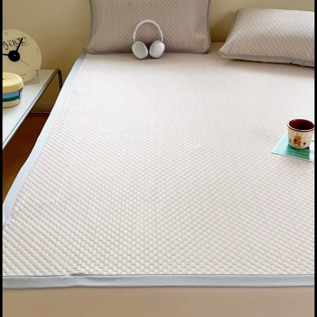 91家纺网 家纺一手货源 找家纺 缦卡琳家纺 2025新款按摩豆豆凉席三件套 咖色