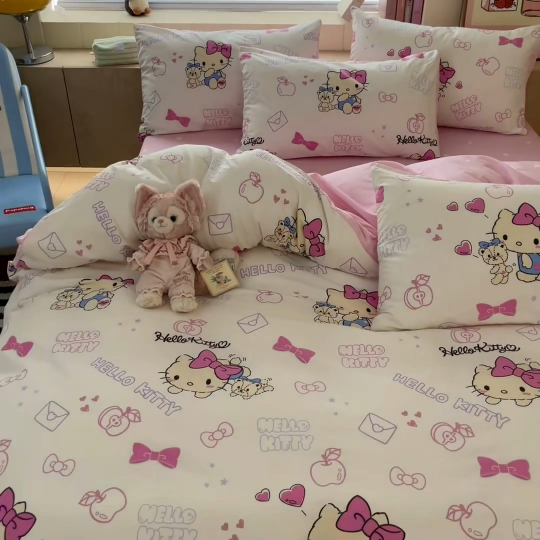 91家纺网 家纺一手货源 找家纺 博雅 2025新款三丽鸥卡通全棉印花小版四件套 苹果HELLO KITTY