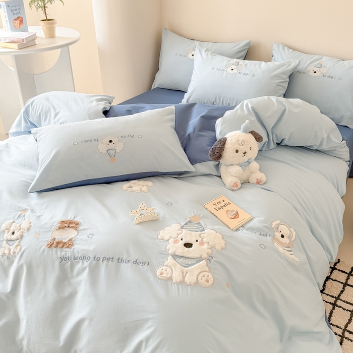 91家纺网 家纺一手货源 找家纺 2025新款全棉水洗棉贴布卡通四件套-泡芙狗狗  泡芙狗狗-蓝