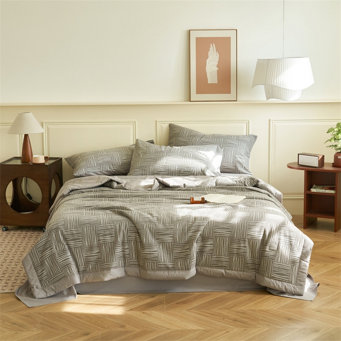 91家纺网 家纺一手货源 找家纺 金鹰 2025新款A类纯棉提花水洗棉全棉空调被大豆夏被四件套 米卡格-浅灰