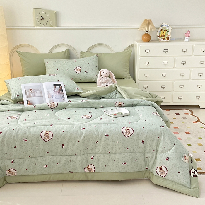 91家纺网 家纺一手货源 找家纺 宜家坊 2025新款全棉夏被碎花卡通小清新简约纯棉夏凉被夏被四件套三件套 小可爱樱桃