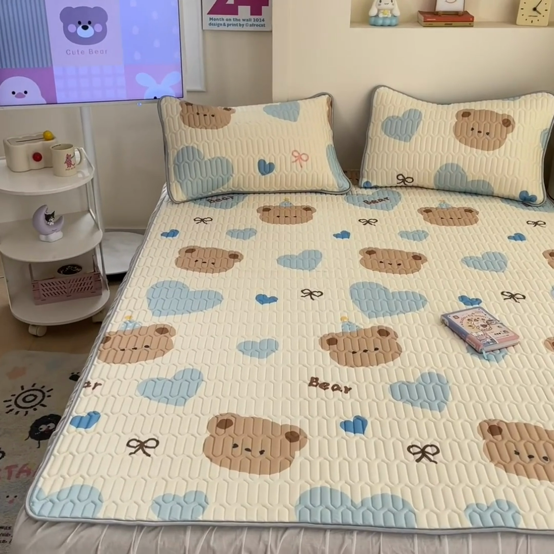 91家纺网 家纺一手货源 找家纺 川悦生活 2025新款小阪凉感丝印花凉席 小熊奶昔