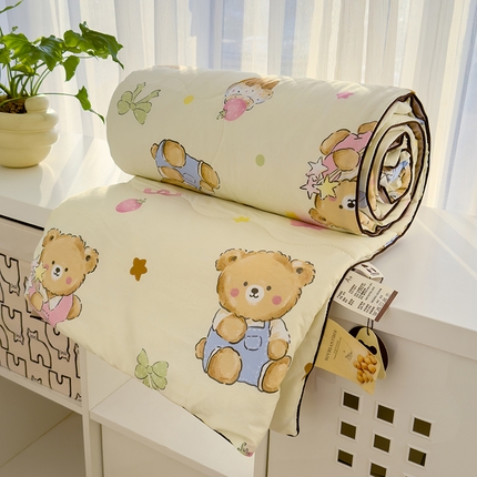 91家纺网 家纺一手货源 找家纺 贝扬思 2025新款水洗皱皱纱系列夏被夏凉被空调被（风格一） 草莓粉熊