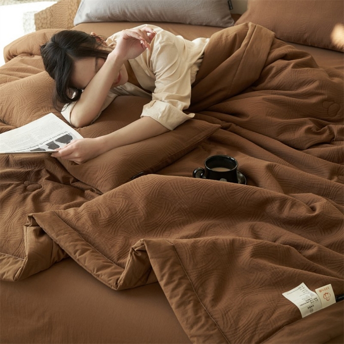 91家纺网 家纺一手货源 找家纺 （总）金鹰 2025新款A类纯棉水洗棉三层流年提花大豆夏被四件套