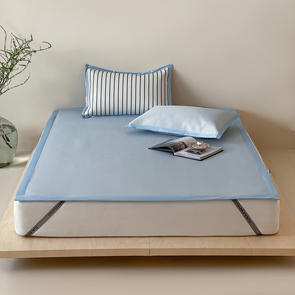 91家纺网 家纺一手货源 找家纺 三味舒屋 2025新款韩风简约抗菌防螨900D高端养生冰藤席 床席 奶盐蓝