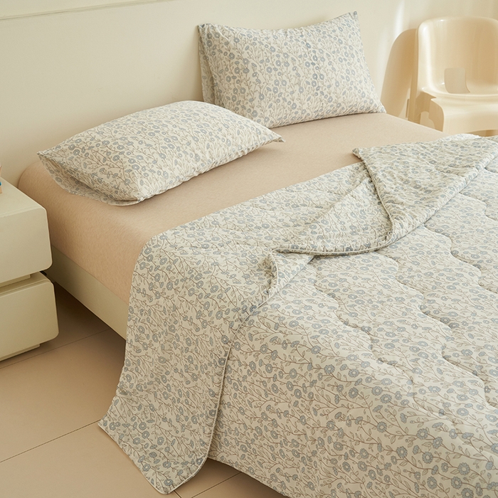 91家纺网 家纺一手货源 找家纺 畅销被业 2025新款凉感丝卡通系列印花夏被 小碎花