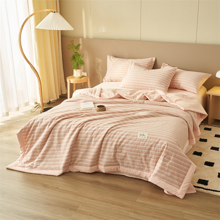 91家纺网 家纺一手货源 找家纺 金鹰 2025新款A类纯棉提花条纹水洗棉大豆全棉夏被空调被四件套 条纹-豆沙