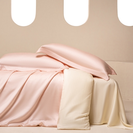 涵宸家纺 2025新款天丝-天丝棉-纯色四件套-场景2 玫瑰粉+象牙白