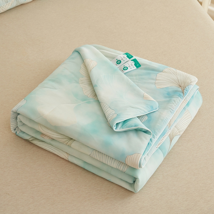 91家纺网 家纺一手货源 找家纺 畅销被业 2025新款凉感丝卡通系列印花夏被 银杏叶