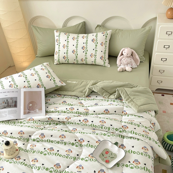 91家纺网 家纺一手货源 找家纺 宜家坊 2025新款全棉夏被碎花卡通小清新简约纯棉夏凉被夏被四件套三件套 字母狗