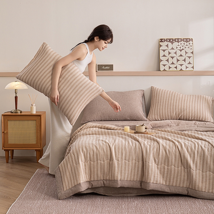 91家纺网 家纺一手货源 找家纺 吾诺 2025 全棉色织泡泡棉双层纱夏被大豆夏被全棉夏被四件套被子被芯 浅咖条