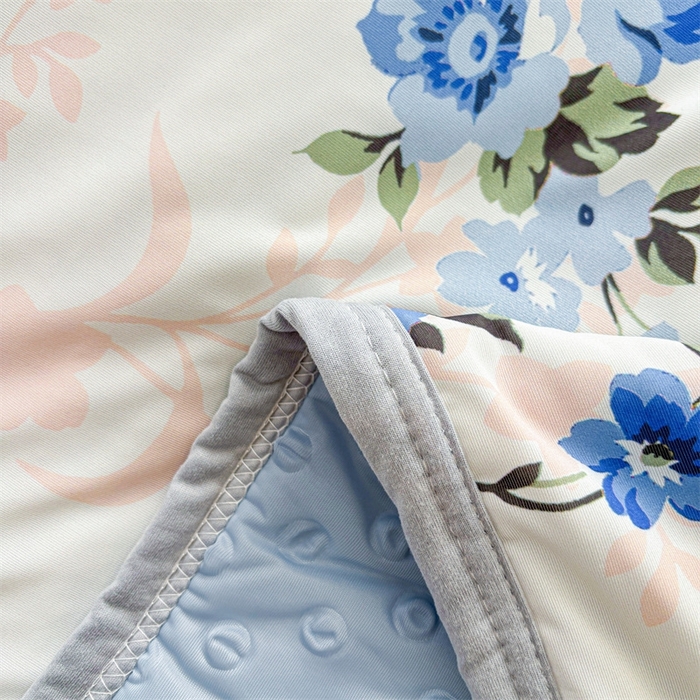 91家纺网 家纺一手货源 找家纺 雯豆2025夏季新品冰丝碳光凉席+凉感丝印花夏被四件套卡通小清新绑带席子四件套 冰丝夏被四件套-芳华如梦