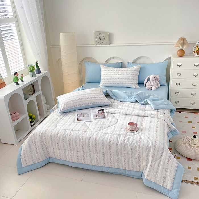 91家纺网 家纺一手货源 找家纺 宜家坊 2025新款全棉夏被碎花卡通小清新简约纯棉夏凉被夏被四件套三件套 水苏花条纹