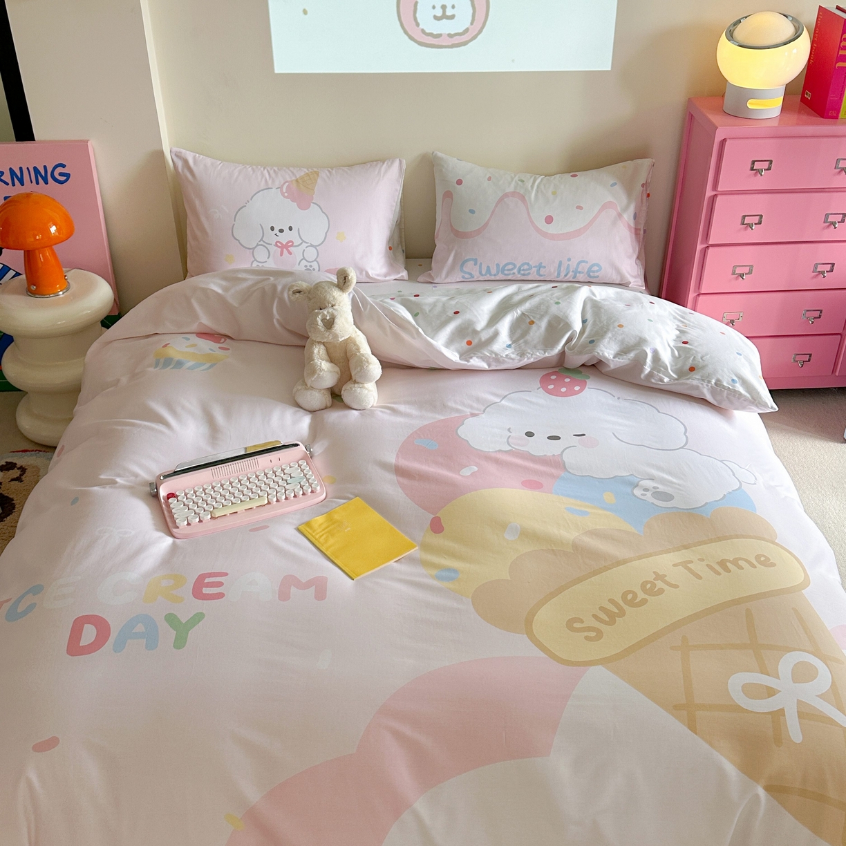 91家纺网 家纺一手货源 找家纺 美乐迪家纺 2025新款大版全棉四件套 冰淇淋小狗