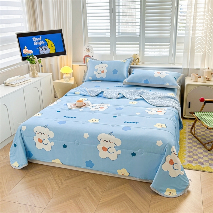 91家纺网 家纺一手货源 找家纺 雯豆2025夏季新品冰丝碳光凉席+凉感丝印花夏被四件套卡通小清新绑带席子四件套 冰丝夏被四件套-星星狗