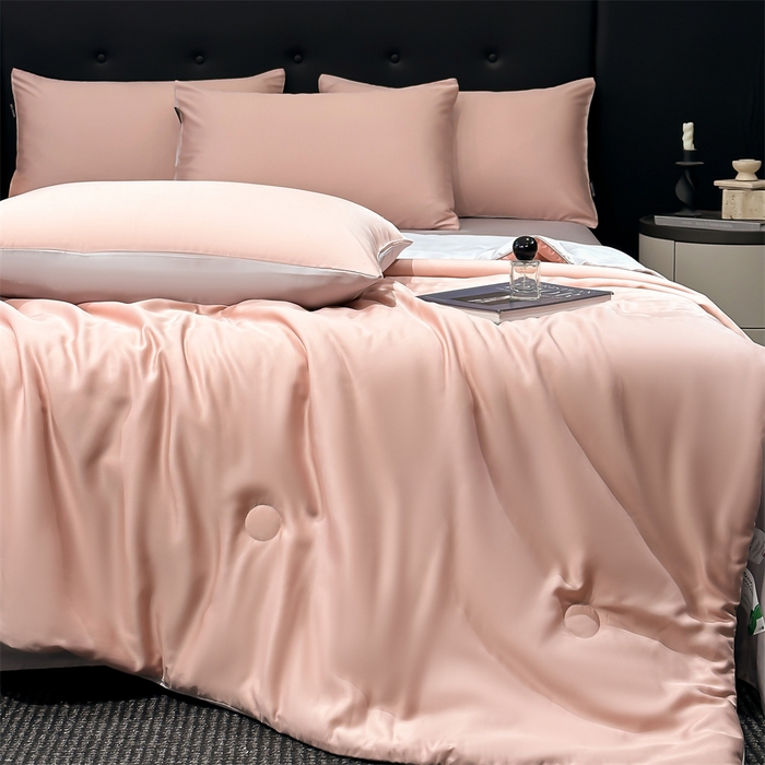 91家纺网 家纺一手货源 找家纺 金鹰 2025新款A类莱赛尔50天丝拼色空调被大豆夏被四件套 粉色