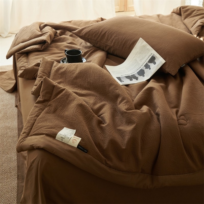 91家纺网 家纺一手货源 找家纺 金鹰 2025新款A类纯棉水洗棉三层流年提花大豆夏被四件套 流年-咖