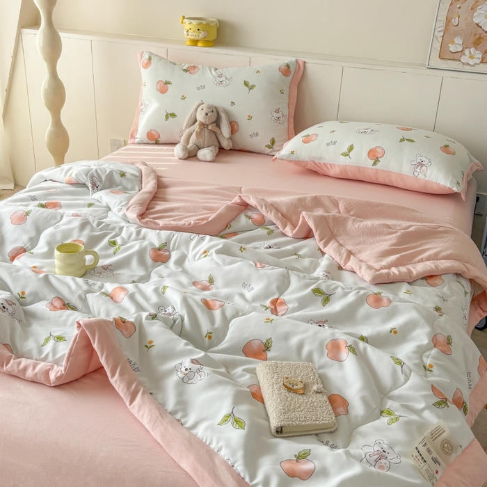 91家纺网 家纺一手货源 找家纺 梦舒羽2025新款小清新系列水洗棉夏被 苹果少女