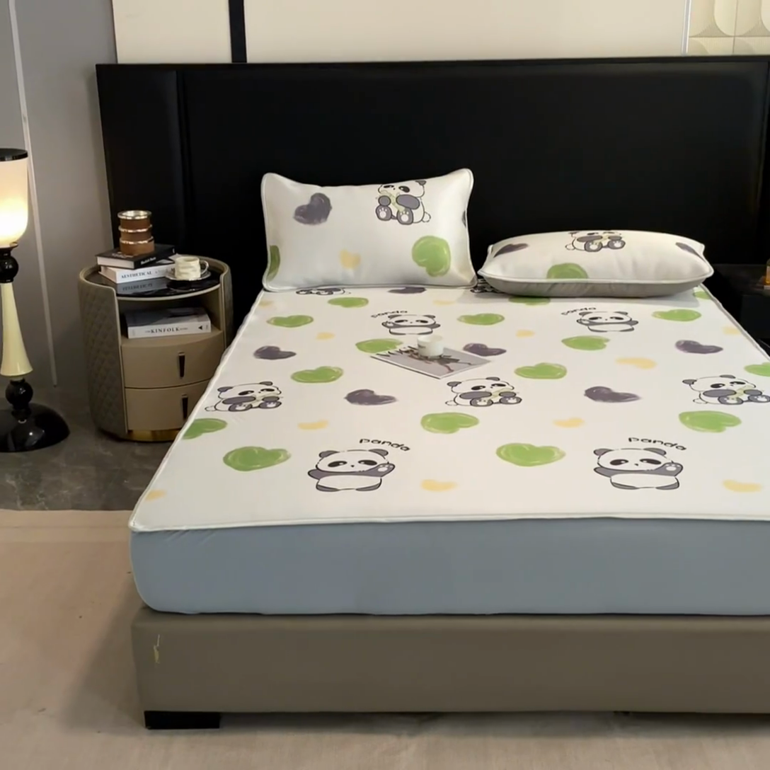 91家纺网 家纺一手货源 找家纺 2025新款印花冰丝凉席反面无纺布 冰丝-床笠款-小熊猫