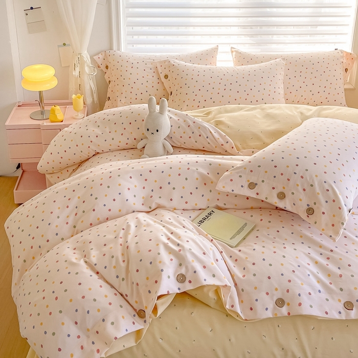 91家纺网 家纺一手货源 找家纺 星窝家纺 2025新款纽扣款水洗棉印花四件套 乐恬波点