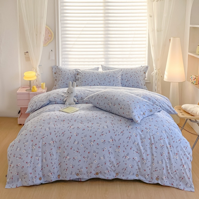 91家纺网 家纺一手货源 找家纺 星窝家纺 2025新款纽扣款水洗棉印花四件套 花上枝蓝