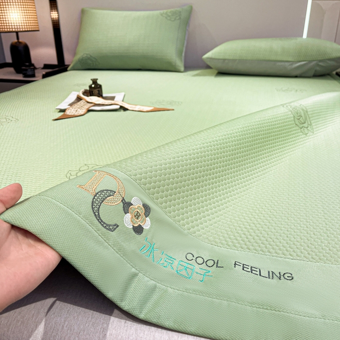 91家纺网 家纺一手货源 找家纺 阿亮家居 2025新款刺绣款凉豆豆凉席 凉豆豆-玫瑰绿色