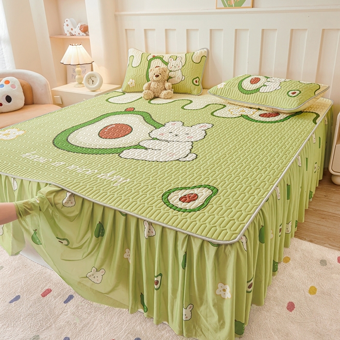 91家纺网 家纺一手货源 找家纺 希廷顿 2025新款大版印花乳胶凉席床裙款三件套 牛油果绿