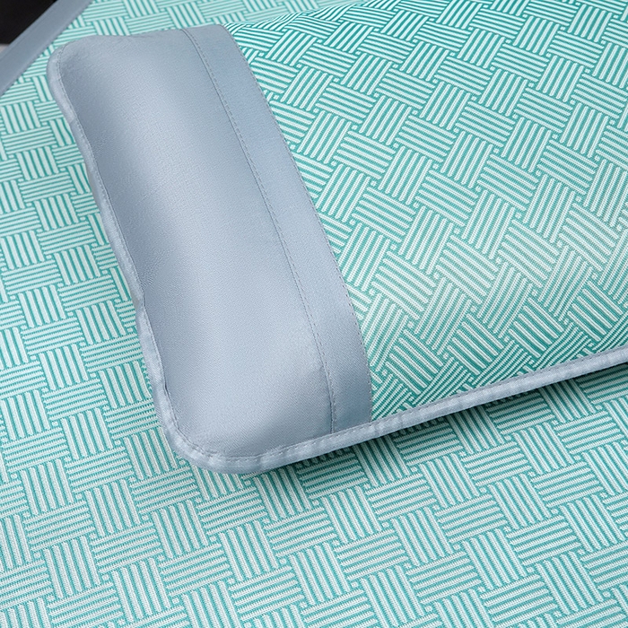 91家纺网 家纺一手货源 找家纺 阿亮家居 2025新款凉席抗菌三明治可水洗碳光冰丝席宽边刺绣冰丝席 思绪 薄荷绿-床笠款