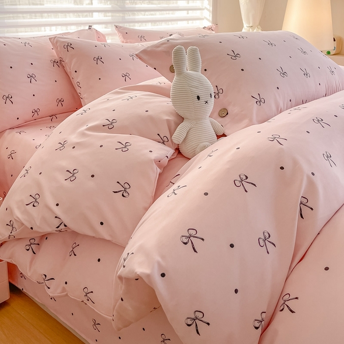 91家纺网 家纺一手货源 找家纺 星窝家纺 2025新款纽扣款水洗棉印花四件套 初昕粉色